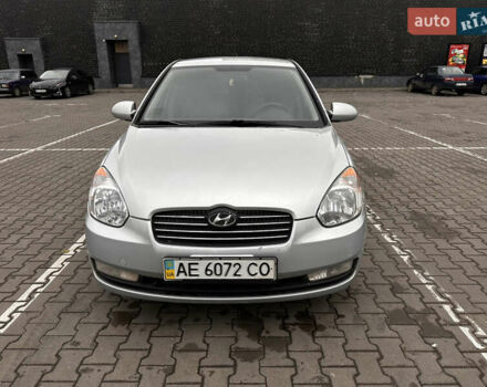 Серый Хендай Акцент, объемом двигателя 1.4 л и пробегом 327 тыс. км за 4500 $, фото 1 на Automoto.ua