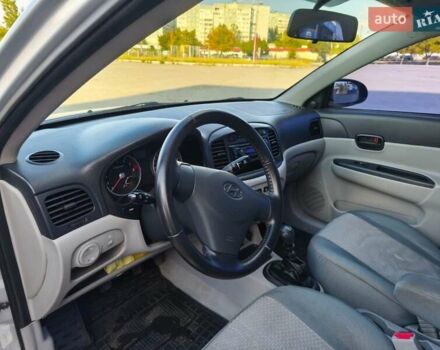 Серый Хендай Акцент, объемом двигателя 1.4 л и пробегом 275 тыс. км за 4700 $, фото 12 на Automoto.ua