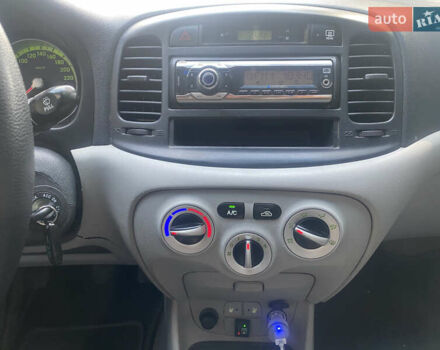 Серый Хендай Акцент, объемом двигателя 1.4 л и пробегом 245 тыс. км за 4500 $, фото 12 на Automoto.ua