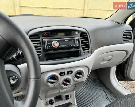 Серый Хендай Акцент, объемом двигателя 1.4 л и пробегом 154 тыс. км за 4500 $, фото 11 на Automoto.ua