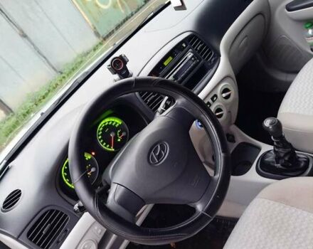 Серый Хендай Акцент, объемом двигателя 1.4 л и пробегом 306 тыс. км за 3950 $, фото 16 на Automoto.ua