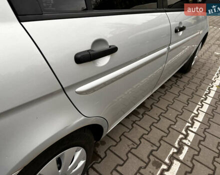 Серый Хендай Акцент, объемом двигателя 1.4 л и пробегом 327 тыс. км за 4500 $, фото 14 на Automoto.ua