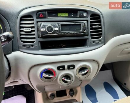 Серый Хендай Акцент, объемом двигателя 1.4 л и пробегом 165 тыс. км за 4990 $, фото 26 на Automoto.ua