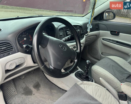 Серый Хендай Акцент, объемом двигателя 1.5 л и пробегом 196 тыс. км за 5400 $, фото 11 на Automoto.ua