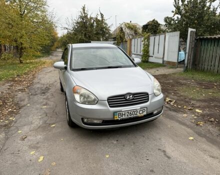 Серый Хендай Акцент, объемом двигателя 1.4 л и пробегом 200 тыс. км за 3500 $, фото 2 на Automoto.ua