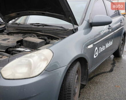 Серый Хендай Акцент, объемом двигателя 1.4 л и пробегом 300 тыс. км за 3312 $, фото 4 на Automoto.ua