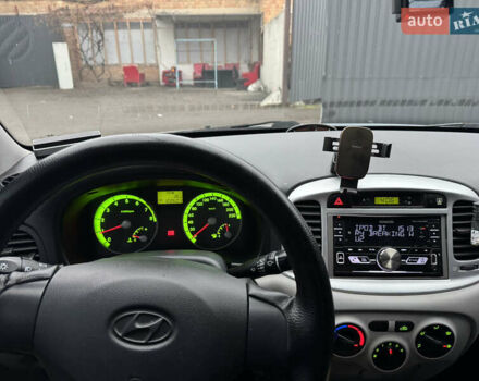 Серый Хендай Акцент, объемом двигателя 1.4 л и пробегом 122 тыс. км за 4500 $, фото 16 на Automoto.ua