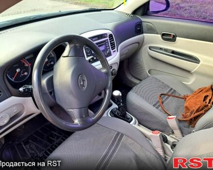 Серый Хендай Акцент, объемом двигателя 1.6 л и пробегом 224 тыс. км за 5300 $, фото 5 на Automoto.ua