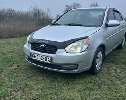 Серый Хендай Акцент, объемом двигателя 1.6 л и пробегом 251 тыс. км за 4799 $, фото 2 на Automoto.ua