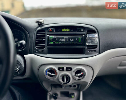 Серый Хендай Акцент, объемом двигателя 1.4 л и пробегом 312 тыс. км за 4150 $, фото 22 на Automoto.ua