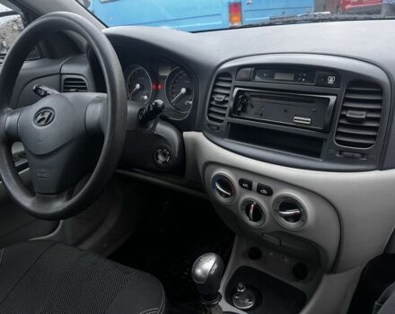 Серый Хендай Акцент, объемом двигателя 1.4 л и пробегом 220 тыс. км за 4500 $, фото 3 на Automoto.ua