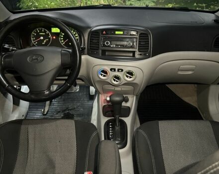 Серый Хендай Акцент, объемом двигателя 1.4 л и пробегом 200 тыс. км за 4990 $, фото 6 на Automoto.ua