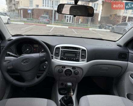 Серый Хендай Акцент, объемом двигателя 1.59 л и пробегом 140 тыс. км за 4999 $, фото 7 на Automoto.ua