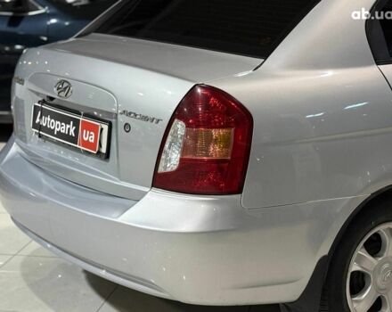 Серый Хендай Акцент, объемом двигателя 1.4 л и пробегом 203 тыс. км за 4990 $, фото 6 на Automoto.ua