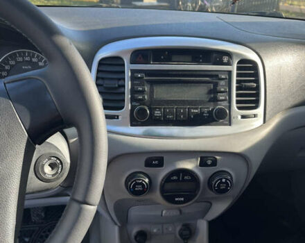 Серый Хендай Акцент, объемом двигателя 1.6 л и пробегом 308 тыс. км за 4600 $, фото 11 на Automoto.ua