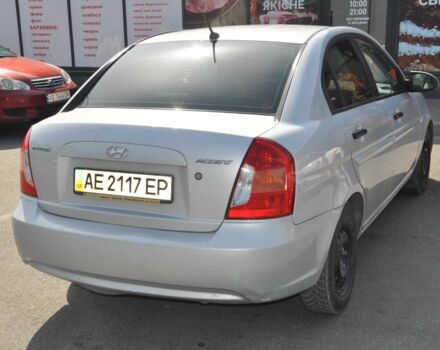 Серый Хендай Акцент, объемом двигателя 1.4 л и пробегом 158 тыс. км за 4200 $, фото 3 на Automoto.ua