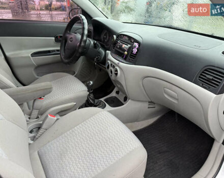 Серый Хендай Акцент, объемом двигателя 1.49 л и пробегом 190 тыс. км за 6200 $, фото 20 на Automoto.ua
