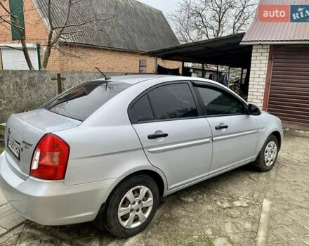 Серый Хендай Акцент, объемом двигателя 1.4 л и пробегом 144 тыс. км за 5300 $, фото 4 на Automoto.ua