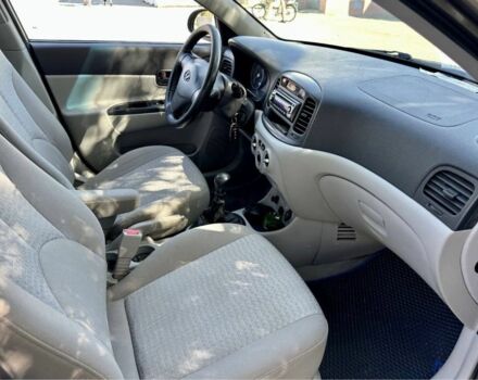 Серый Хендай Акцент, объемом двигателя 1.4 л и пробегом 206 тыс. км за 4500 $, фото 1 на Automoto.ua