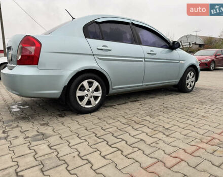 Серый Хендай Акцент, объемом двигателя 1.6 л и пробегом 211 тыс. км за 5200 $, фото 3 на Automoto.ua