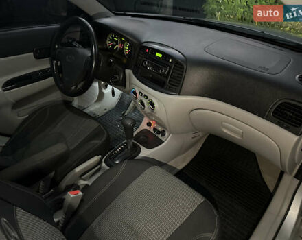 Серый Хендай Акцент, объемом двигателя 1.4 л и пробегом 200 тыс. км за 4990 $, фото 29 на Automoto.ua