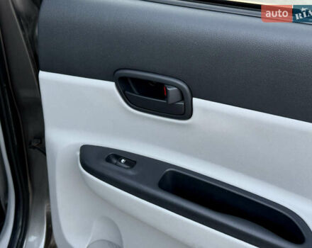 Сірий Хендай Акцент, об'ємом двигуна 1.4 л та пробігом 138 тис. км за 5600 $, фото 41 на Automoto.ua