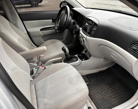 Серый Хендай Акцент, объемом двигателя 1.4 л и пробегом 327 тыс. км за 4500 $, фото 20 на Automoto.ua