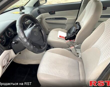 Серый Хендай Акцент, объемом двигателя 1.4 л и пробегом 180 тыс. км за 4200 $, фото 3 на Automoto.ua