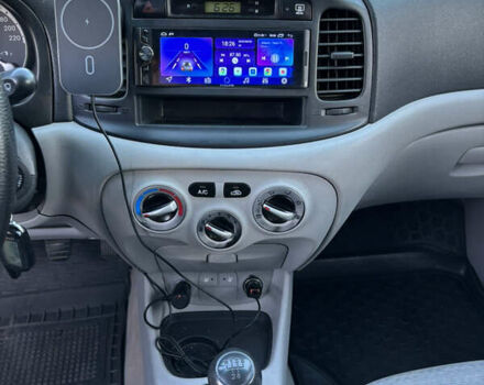 Серый Хендай Акцент, объемом двигателя 1.4 л и пробегом 135 тыс. км за 4800 $, фото 18 на Automoto.ua