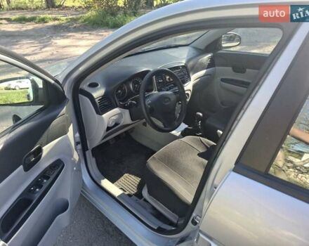 Серый Хендай Акцент, объемом двигателя 1.49 л и пробегом 174 тыс. км за 4300 $, фото 4 на Automoto.ua