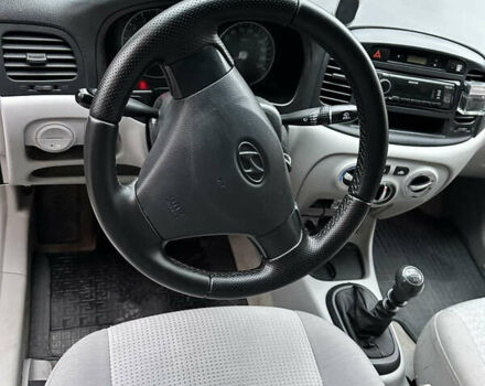 Серый Хендай Акцент, объемом двигателя 1.4 л и пробегом 207 тыс. км за 3850 $, фото 18 на Automoto.ua