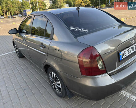 Серый Хендай Акцент, объемом двигателя 1.4 л и пробегом 135 тыс. км за 4800 $, фото 3 на Automoto.ua