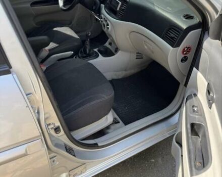 Серый Хендай Акцент, объемом двигателя 1.4 л и пробегом 450 тыс. км за 4800 $, фото 4 на Automoto.ua