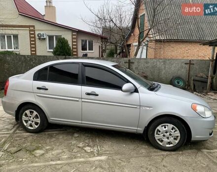 Серый Хендай Акцент, объемом двигателя 1.4 л и пробегом 144 тыс. км за 5300 $, фото 2 на Automoto.ua