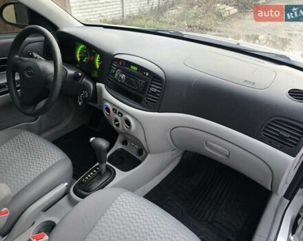 Серый Хендай Акцент, объемом двигателя 1.4 л и пробегом 82 тыс. км за 6600 $, фото 43 на Automoto.ua