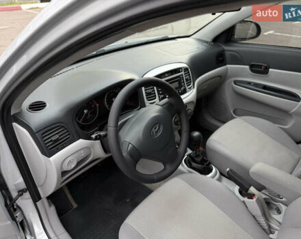 Серый Хендай Акцент, объемом двигателя 1.59 л и пробегом 140 тыс. км за 4999 $, фото 9 на Automoto.ua