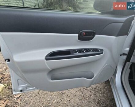 Серый Хендай Акцент, объемом двигателя 1.4 л и пробегом 82 тыс. км за 6600 $, фото 22 на Automoto.ua