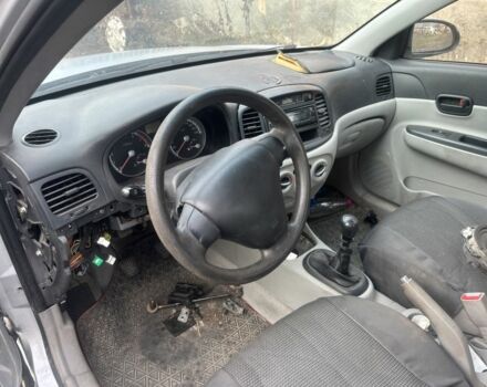 Серый Хендай Акцент, объемом двигателя 1.4 л и пробегом 200 тыс. км за 1599 $, фото 6 на Automoto.ua