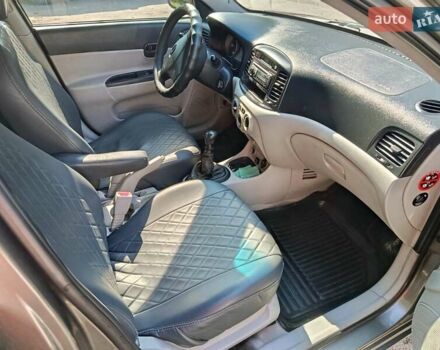 Серый Хендай Акцент, объемом двигателя 1.4 л и пробегом 310 тыс. км за 4500 $, фото 9 на Automoto.ua