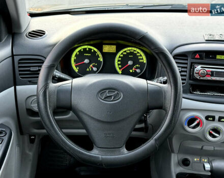 Сірий Хендай Акцент, об'ємом двигуна 1.4 л та пробігом 138 тис. км за 5600 $, фото 54 на Automoto.ua