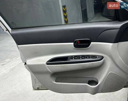 Серый Хендай Акцент, объемом двигателя 1.4 л и пробегом 168 тыс. км за 5200 $, фото 7 на Automoto.ua