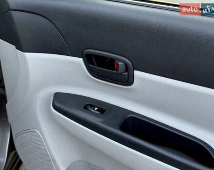 Сірий Хендай Акцент, об'ємом двигуна 1.4 л та пробігом 138 тис. км за 5600 $, фото 43 на Automoto.ua