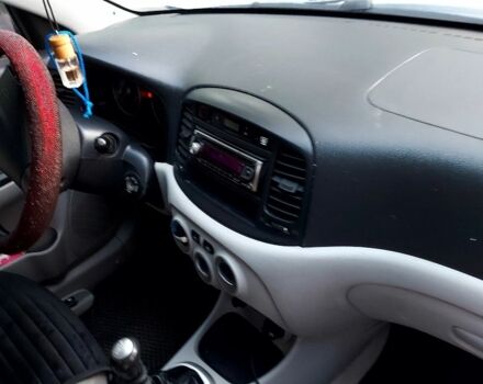 Серый Хендай Акцент, объемом двигателя 1.4 л и пробегом 192 тыс. км за 3950 $, фото 11 на Automoto.ua