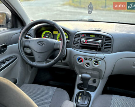 Сірий Хендай Акцент, об'ємом двигуна 1.4 л та пробігом 138 тис. км за 5600 $, фото 53 на Automoto.ua