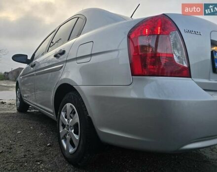 Серый Хендай Акцент, объемом двигателя 1.4 л и пробегом 82 тыс. км за 6600 $, фото 60 на Automoto.ua