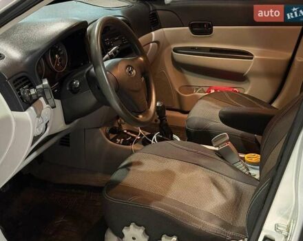 Серый Хендай Акцент, объемом двигателя 1.4 л и пробегом 203 тыс. км за 4990 $, фото 9 на Automoto.ua