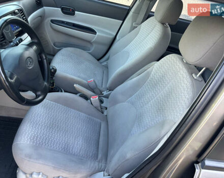 Серый Хендай Акцент, объемом двигателя 1.4 л и пробегом 135 тыс. км за 4800 $, фото 10 на Automoto.ua