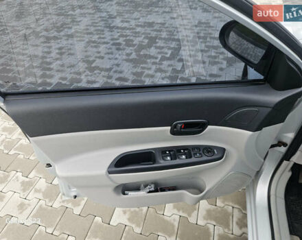 Серый Хендай Акцент, объемом двигателя 1.6 л и пробегом 201 тыс. км за 5300 $, фото 7 на Automoto.ua