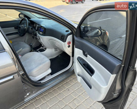 Серый Хендай Акцент, объемом двигателя 1.4 л и пробегом 135 тыс. км за 4800 $, фото 11 на Automoto.ua