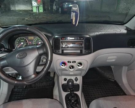 Серый Хендай Акцент, объемом двигателя 1.4 л и пробегом 160 тыс. км за 4700 $, фото 8 на Automoto.ua